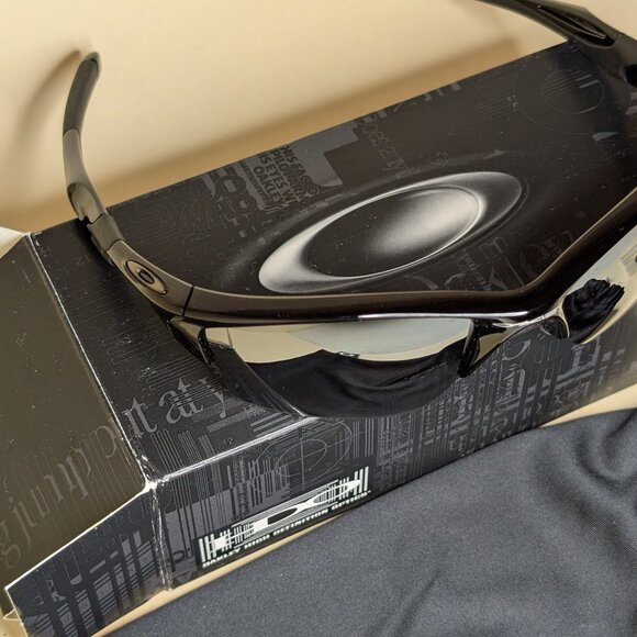 Oakley Half Jacket 2.0 XL sunglasses - Picture 2 of 4